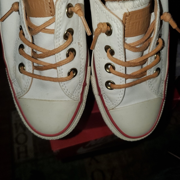 Converse - Picture 4 of 5